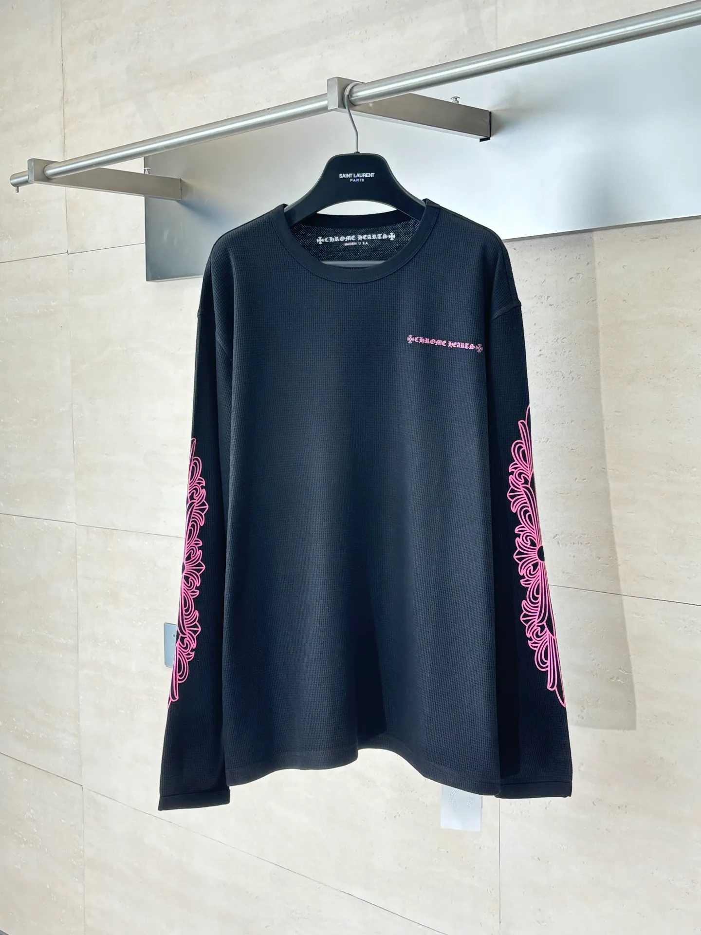 P330 Chrome Heart*/Chrome Heart USA limited CH black pink waffle. The fabric is made of 280g cotton waffle double-layer material. The printing is made of high-temperature heat transfer for garments. The embroidery is made of imported Tajima embroidery. Size: S/M/L